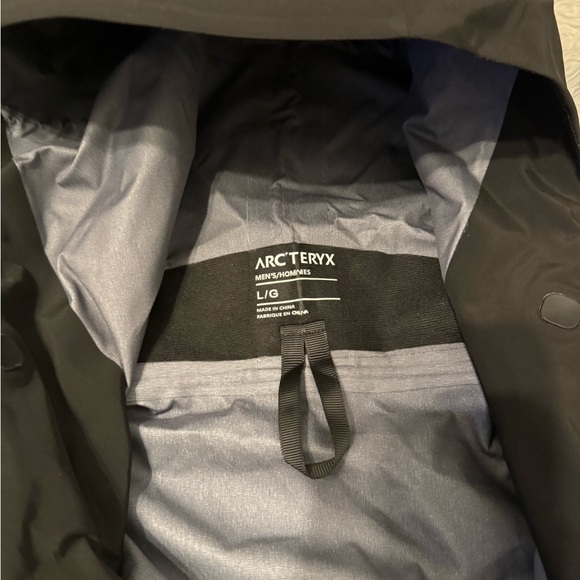 Arc’teryx Alpha Sv Hardshell Black Zip Up Gold Logo Men’s Large - Picture 3 of 4